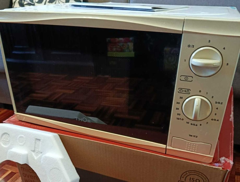 Micro-ondas THOR Branco - Prático de simples