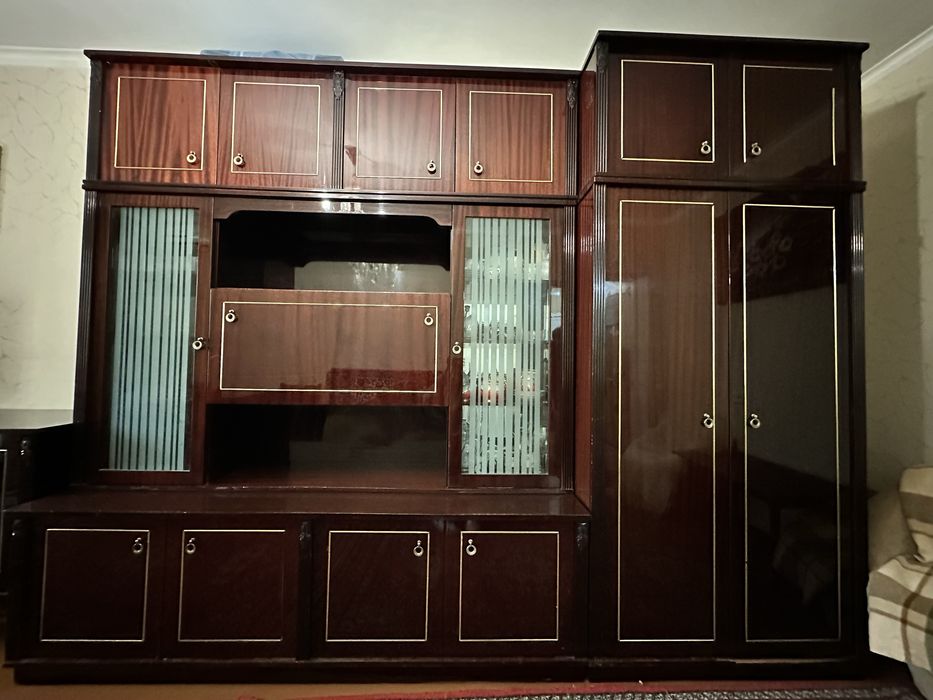 Продам румынскую стенку