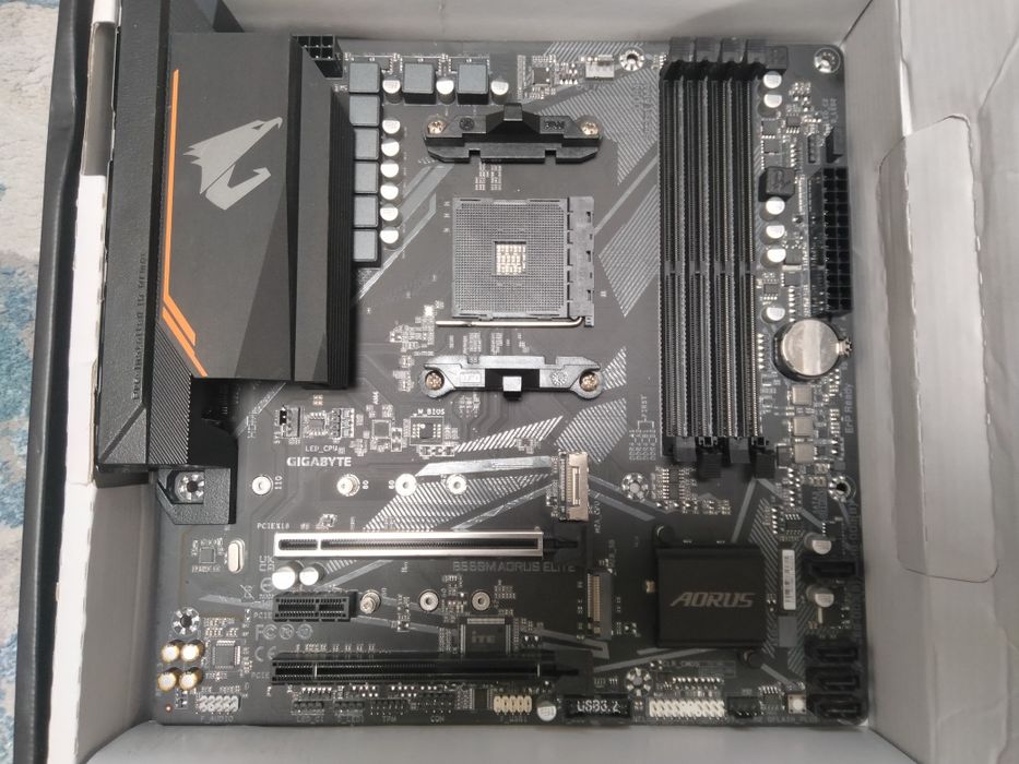 Материнська плата gigabyte B550M AORUS elite