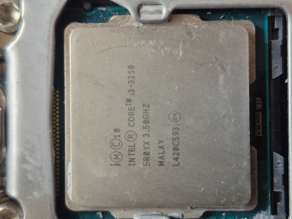 Intel Core i3-3250 LGA1155 + Płyta Gigabyte GA-H61M-DS2 (Uszkodzona)