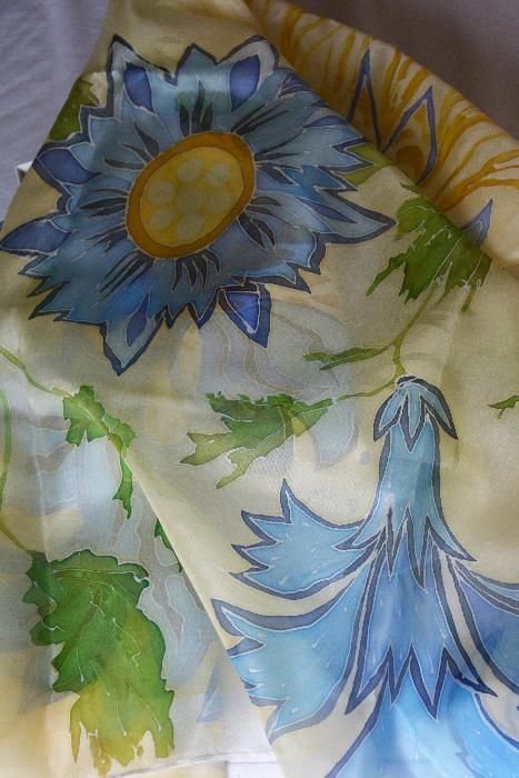 Pastelowa apaszka jedwabna ręcznie malowana.