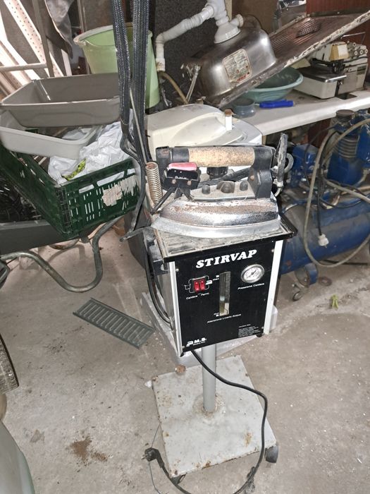 Máquina de bordar e caldeira de passar a ferro