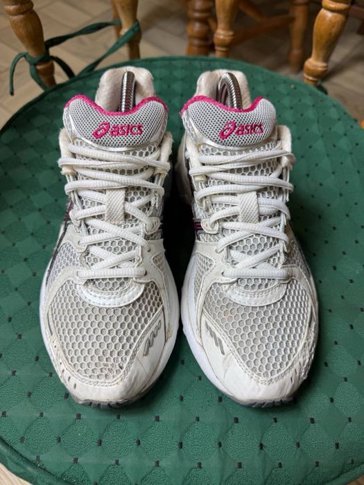 Оригінальні жіночі кросівки “Asics Gel-Kayano 14”