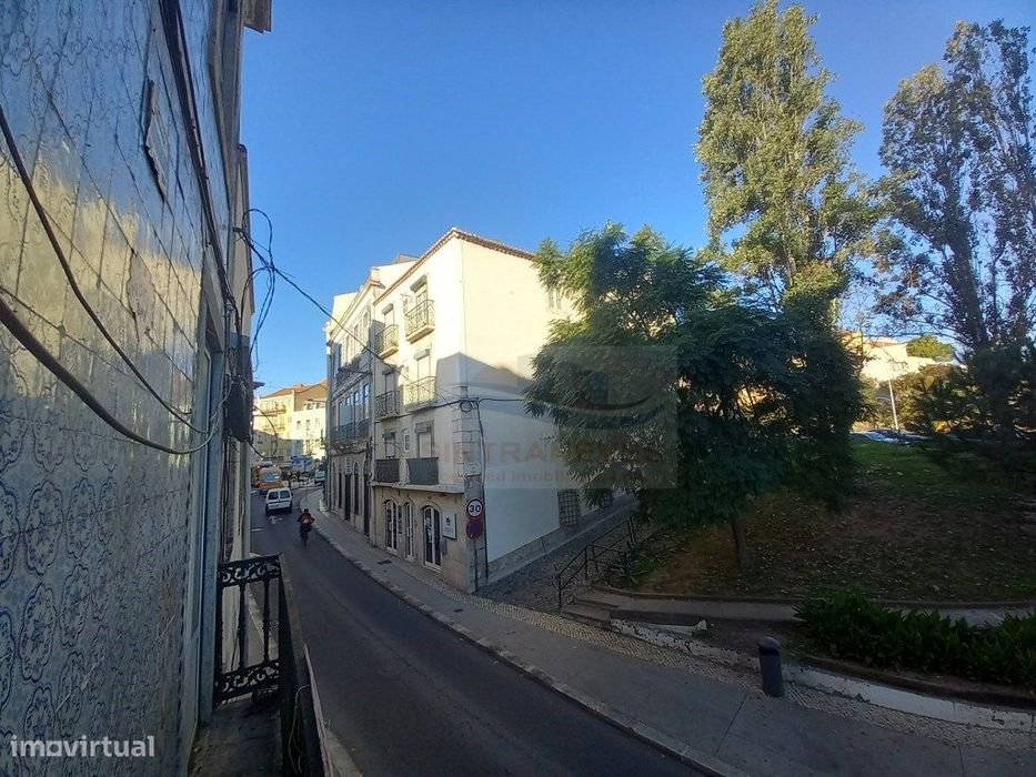 Prédio Propriedade Total, em Alcântara, Lisboa um bairro tradiciona...