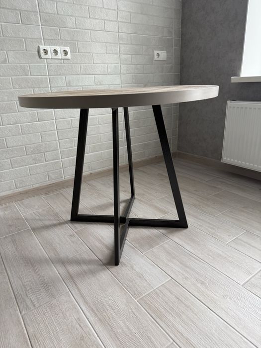 Продам круглый стол