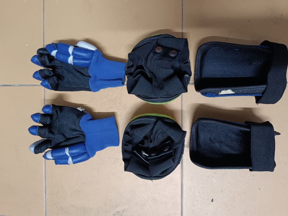Proteções hóquei em patins (luvas, joelheiras e caneleiras)