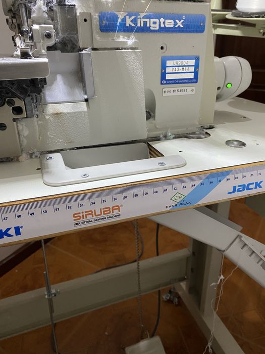 Maquina de costura corte e cose  kingtex usado a funcionar bem