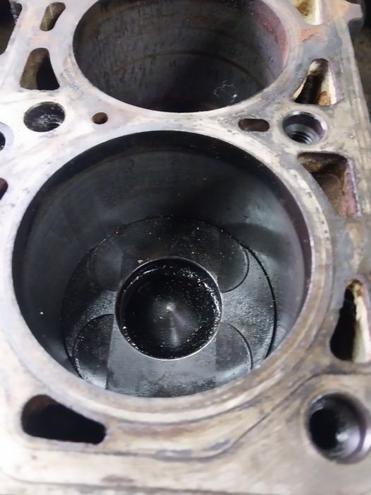 Блок циліндрів мотор Мерседес Спрінтер мот. 2.7 om612