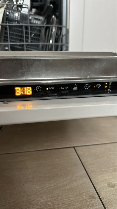 вбудована посудомийна машина Electrolux ESL6362LO