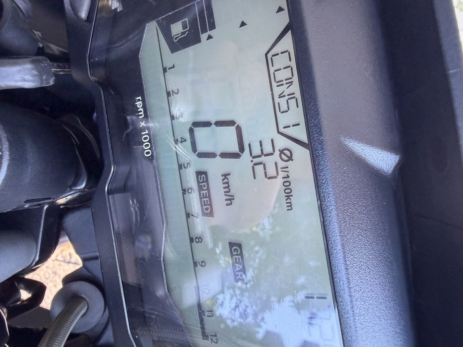 BMW G310R 2025 + Top Case