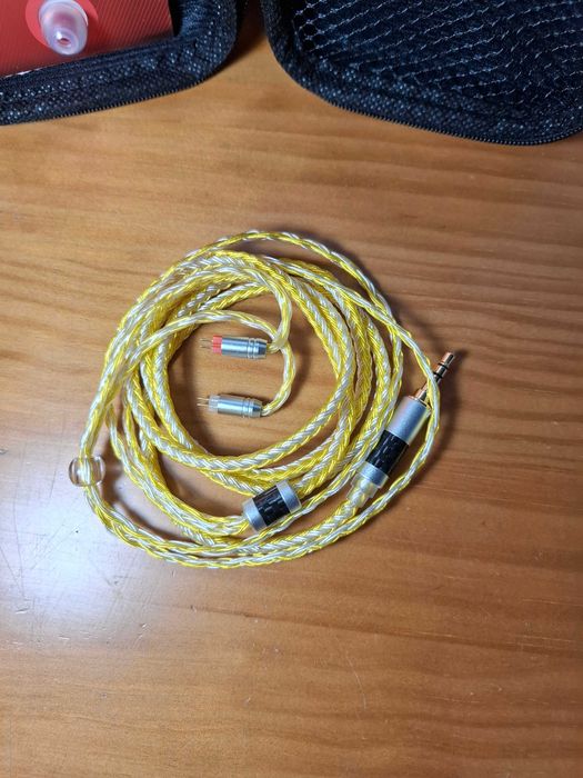 Tin HiFi T3 Plus IEMs c/ pontas SpinFit e cabo