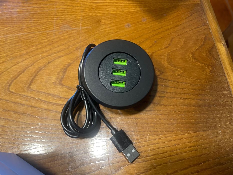 Vendo portas USB para secretária novas.