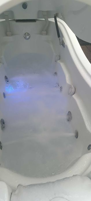 Cápsula de Spa e Hidromassagem Usada