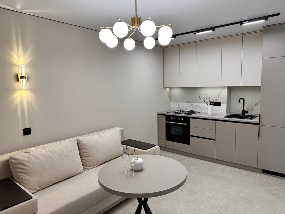 Продаж сучасної 2 кімнатної квартири по вул. Смакули