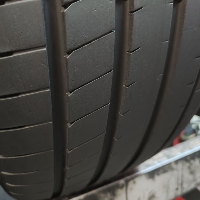 235/40/18 XL Sprzedam parę opon letnich Goodyear