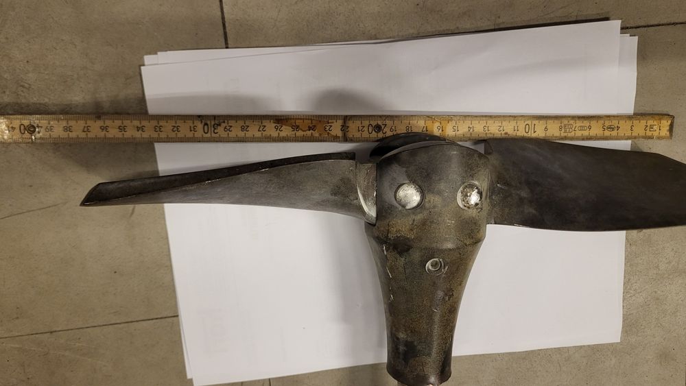 Śruba napędowa z wałem do łodzi