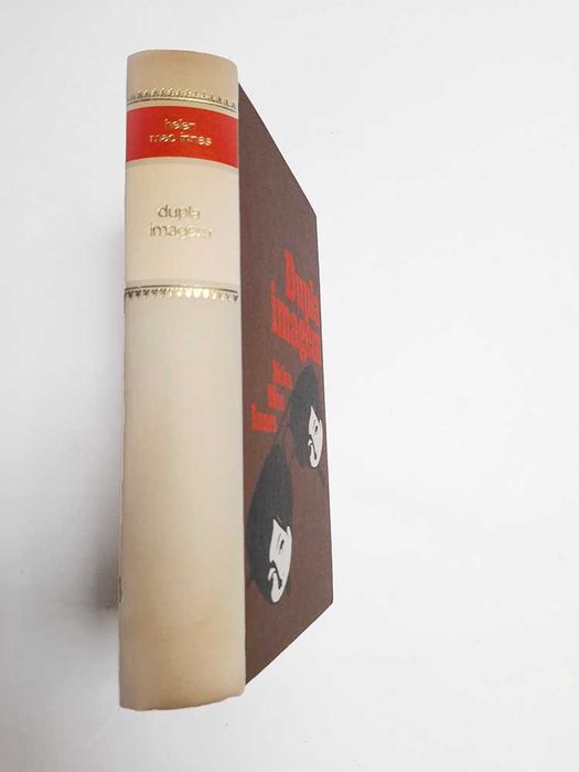 Dupla imagem – Helen Mac Innes