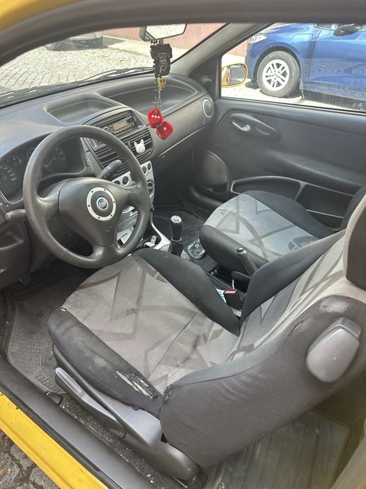 Fiat punto 2005 com 3 portas