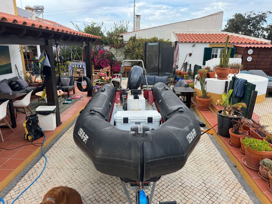Barco RIB em Alumínio com Motor Yamaha 30HP (2023) + Atrelado