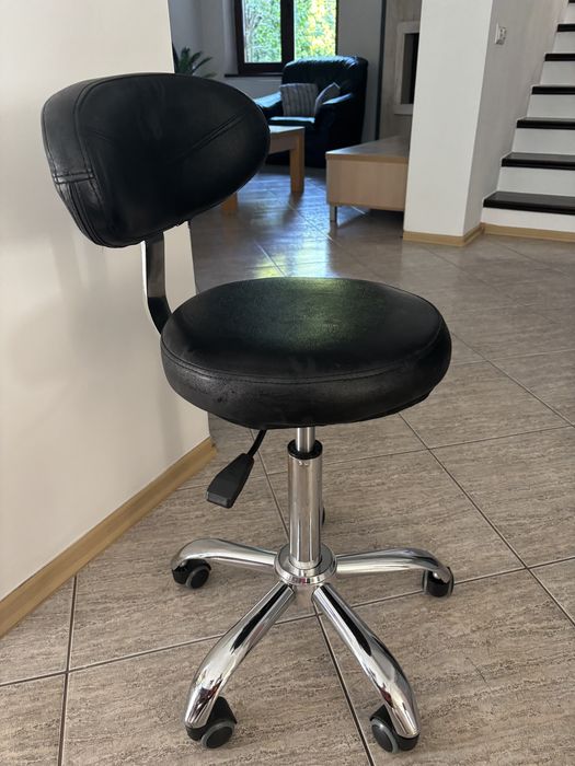 Taboret obrotowy na kołkach