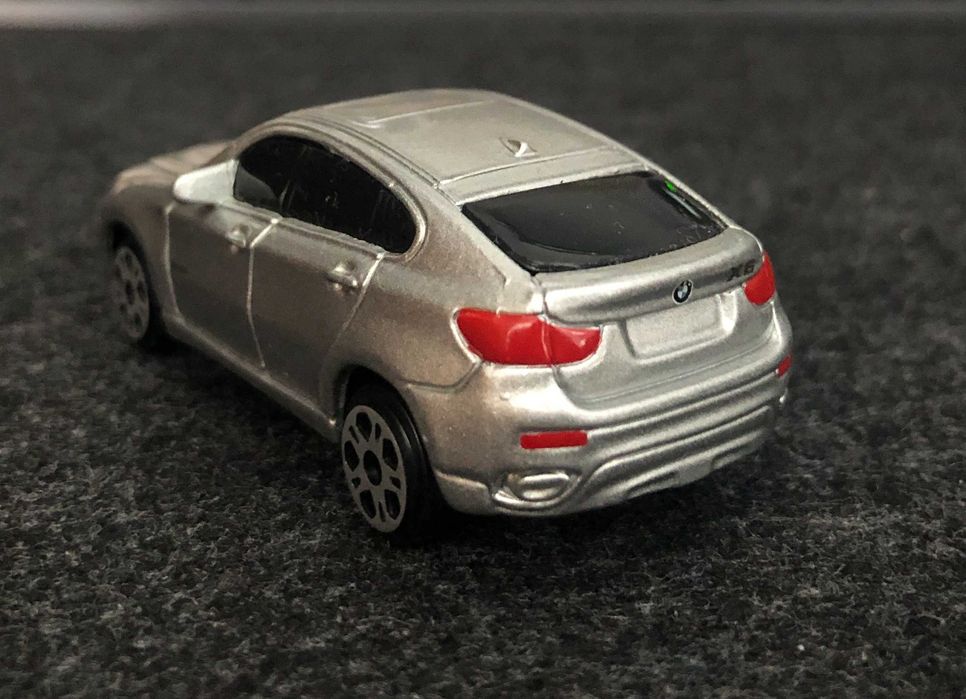 BMW X6 1:64 Burago