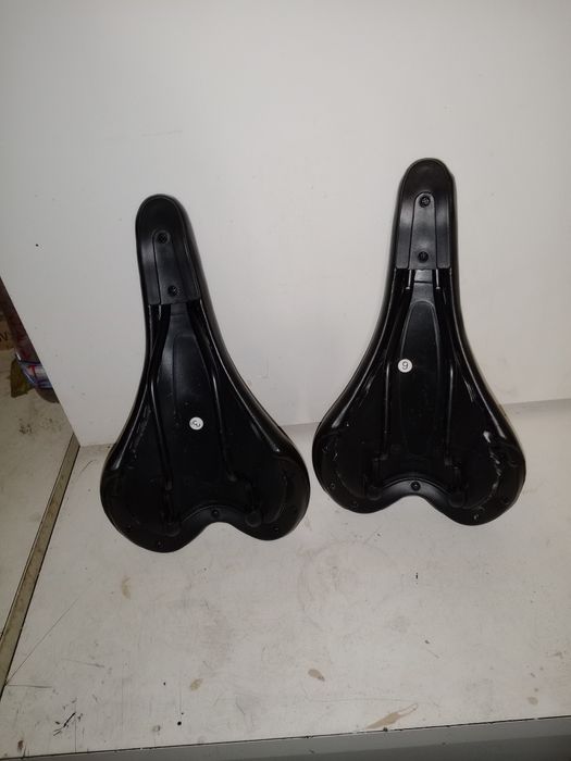 10€ 2 selins novos para bicicleta