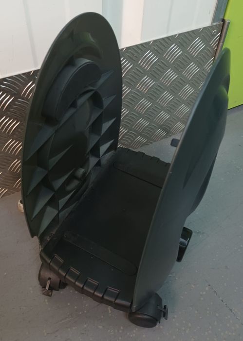 Suporte ajustável para torre de computador (CPU)