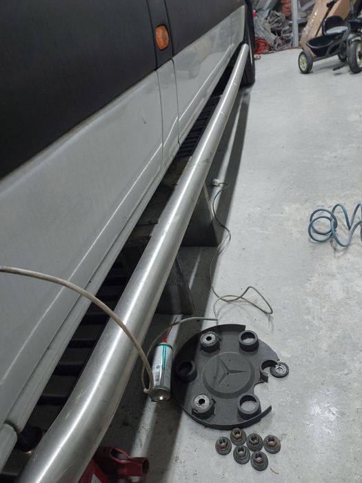 Бічні труби (пороги) на Mercedes Sprinter 910