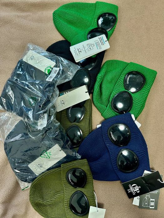 Стильні шапки C.P. Company з лінзами