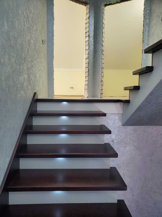Продам будинок 245 кв.м 2 поверхи, підвал Святошинський район