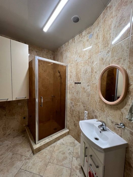 Оренда комерційного приміщення 100 м² по  вулиці Грушевського