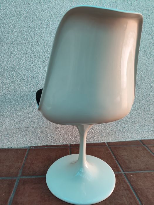 Vendo 6 cadeiras modelo Tulipe