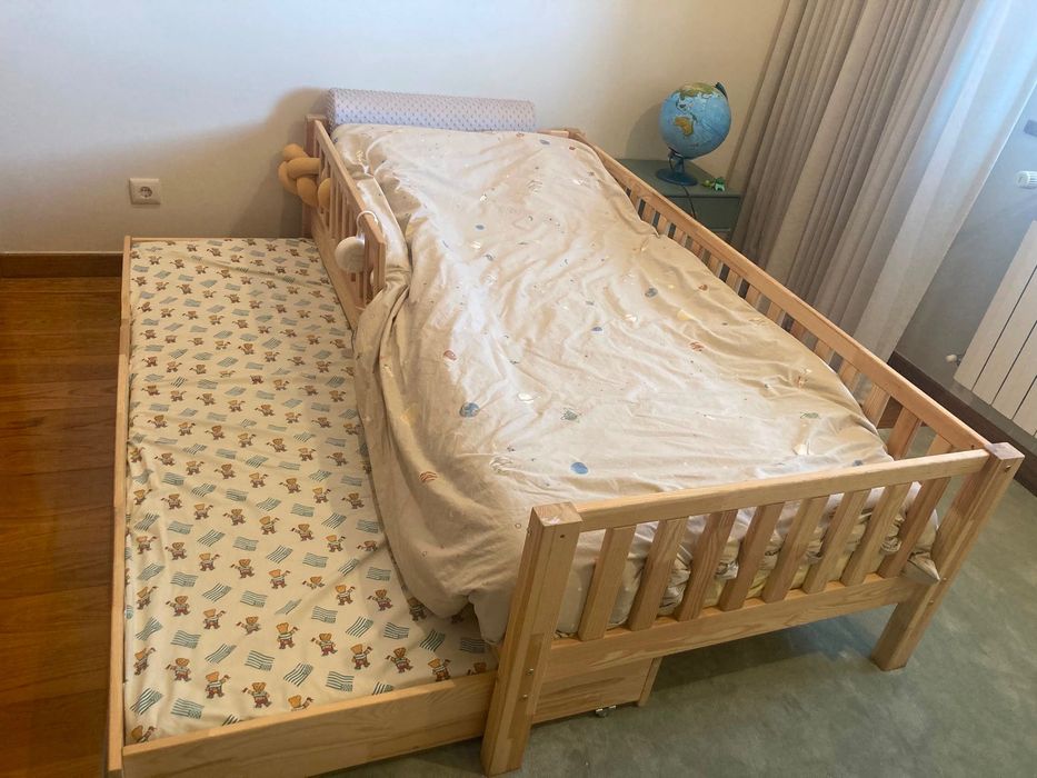 Cama de criança em madeira