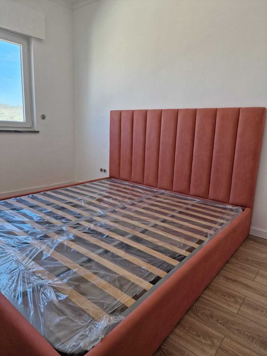Camas De Casal Estofadas ALTA GAMA - MODELO GOMOS - Top de Gama 190x140m Estrado Incluído!!