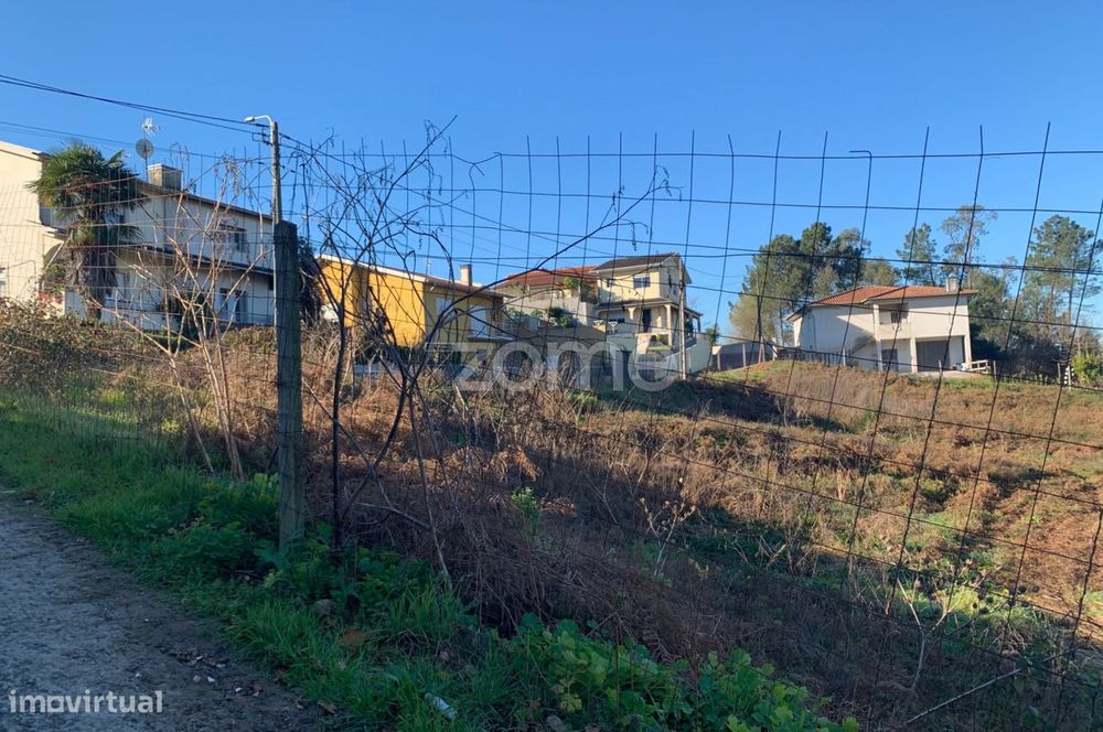 Terreno urbano na freguesia da Pousa, no concelho de Barcelos