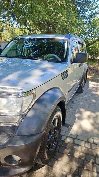Автомобіль Dodge Nitro