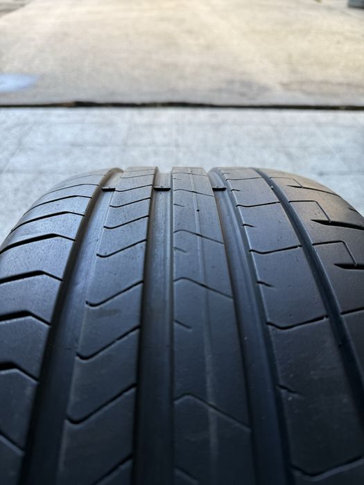 Pneus semi-novos 235/35R20