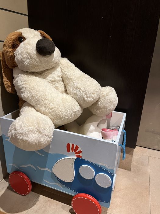 Carrinho para brinquedos pintado à mão