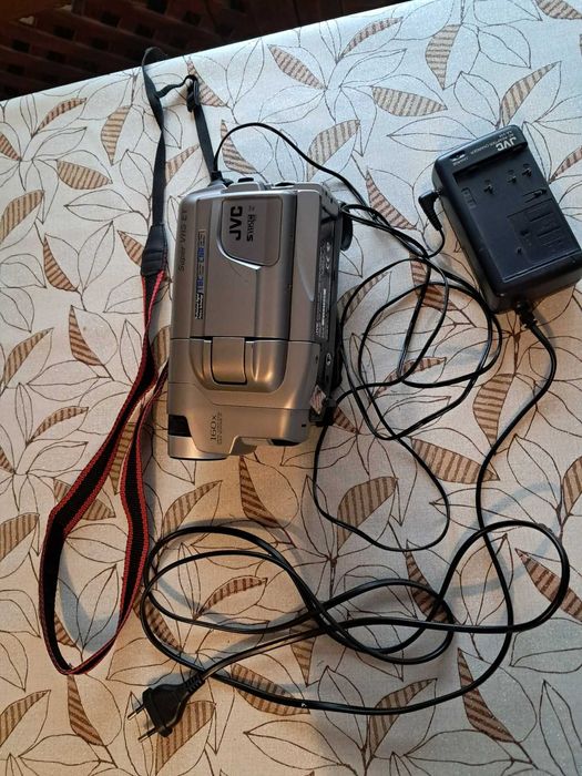 Kamera analogowa JVC Compact VHS Camcorder  GR-SXM46EG