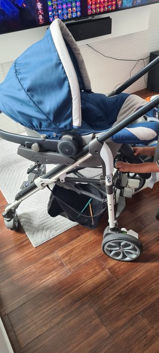 Carrinho de passeio com alcofa e ovo