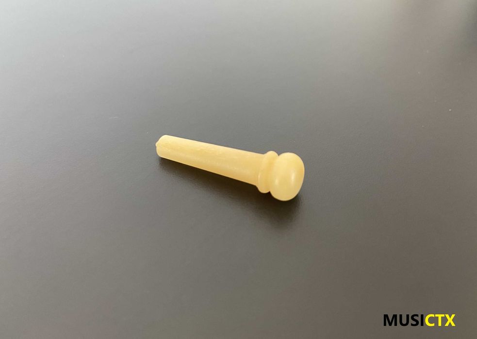 Pins em osso para guitarra folk