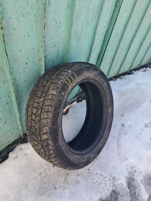 Продам зимову шину розміром 205/55 R16 
Стан б/в, протектор у нормаль