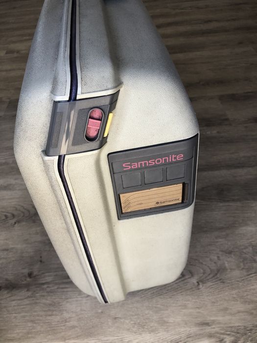Mala viagem rigida Samsonite - Negociavel para desocupar!