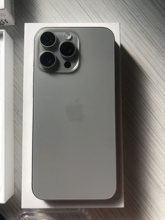 IPhone 15 Pro Max 256gb+ Airpods