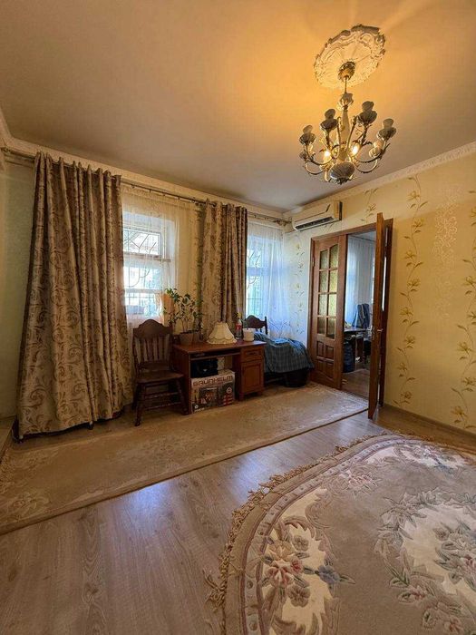 Продам 3 комнатную квартиру на Осипова (в подарок квартира в цоколе)