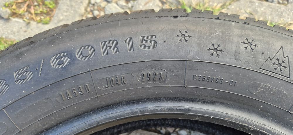 185/60r15 88T Dunlop Winter Response-2 z 2023r ładne .