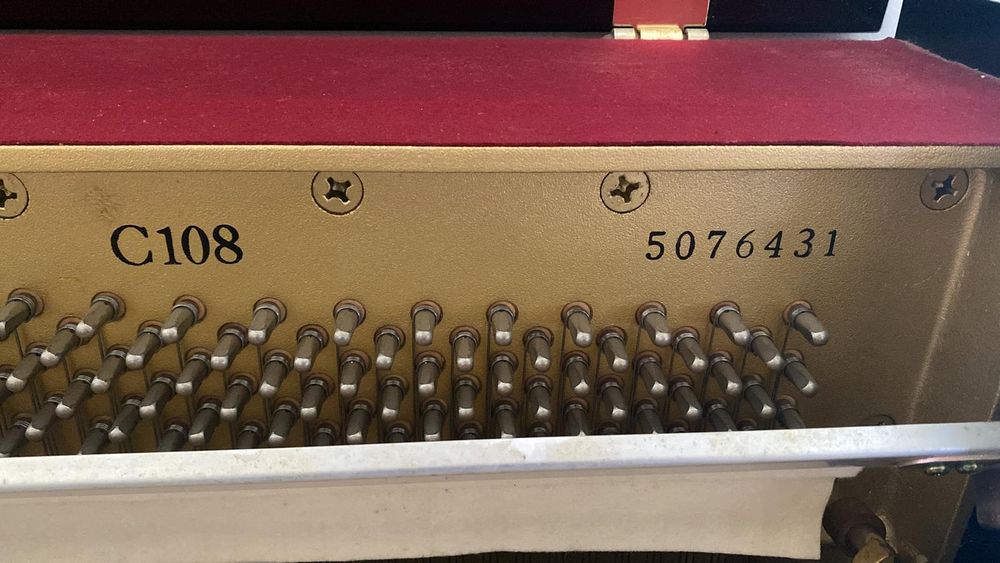 Piano vertical C108 yamaha