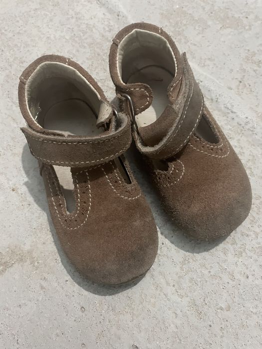 Sapatos carneirinhos usados