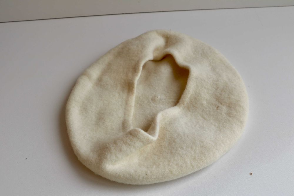 Берет класичний бежевий вовна