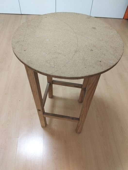 Mesa de apoio redonda